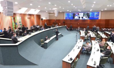 Deputados ganham folga de 21 dias para campanha política