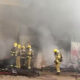 O Corpo de Bombeiros controla um incêndio que afetou o Ginásio de Esportes de Campinas, na região central de Goiânia