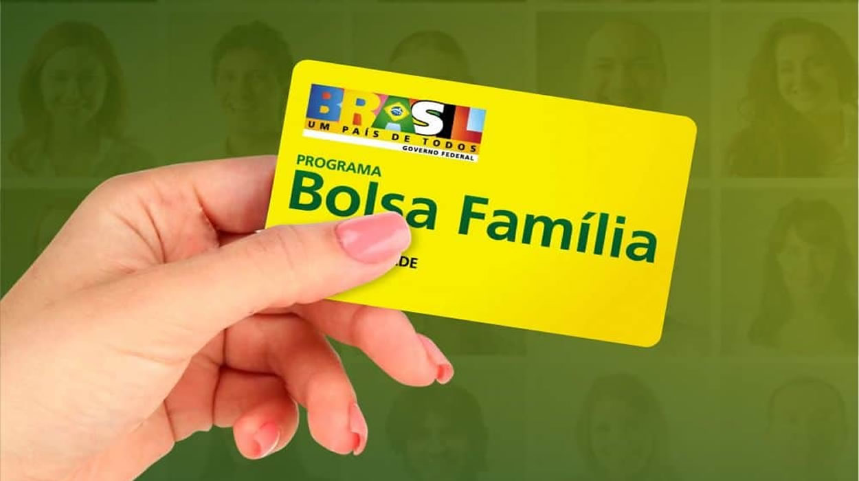 Brasil dividido com Bolsa Família e carteira assinada