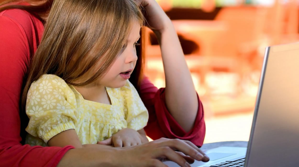 Justiça proíbe exposição e trabalho infantil nas redes sociais