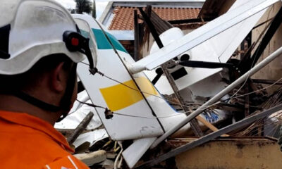 Avião de pequeno porte cai em bairro residencial em Goiânia