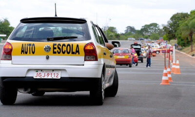 Fim da obrigatoriedade de autoescolas divide opiniões